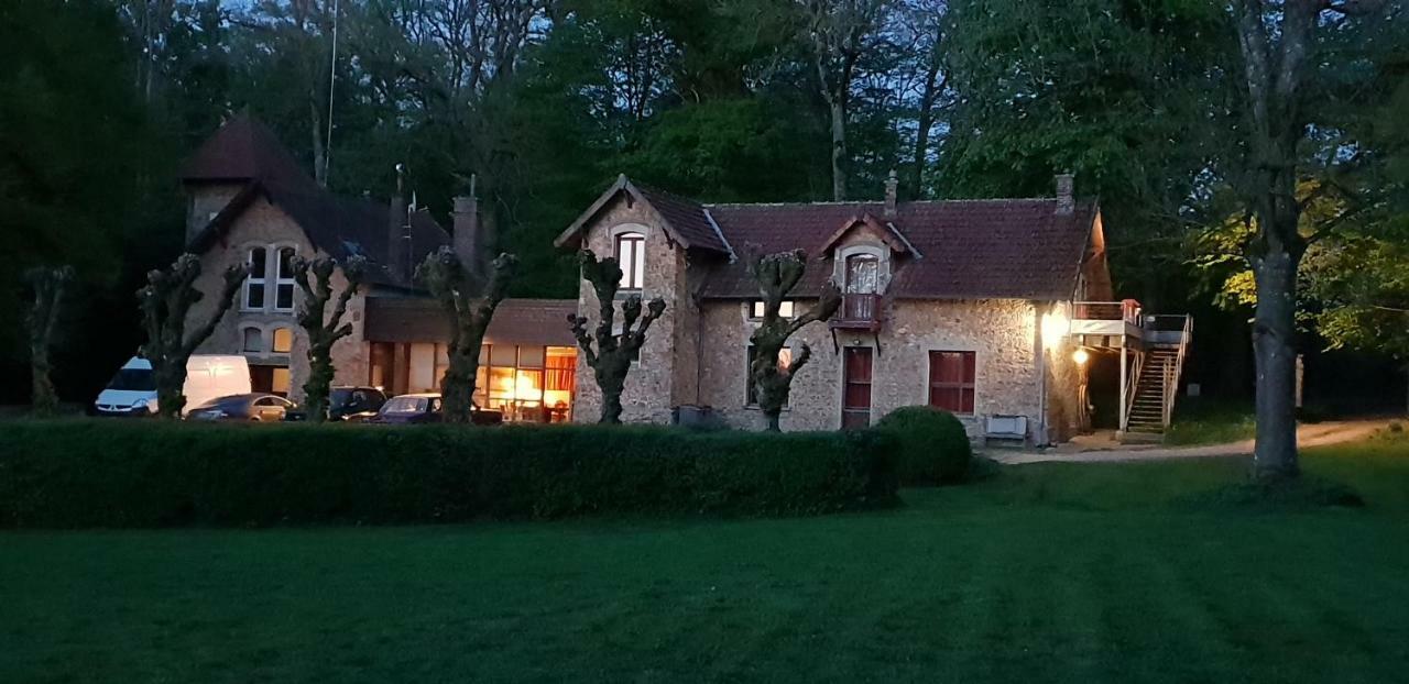 Gite Dans Un Domaine Historique Chevreuse Zewnętrze zdjęcie